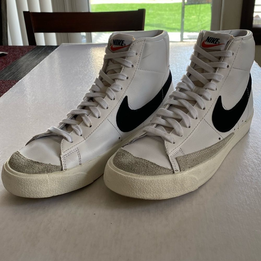 NIKE Men’s White Leather Blazer Hi Tops Size 9.5 US